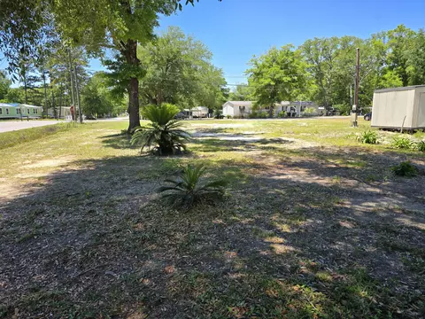 613 Old Jolly Bay Rd, Freeport, FL 32439