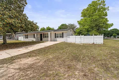 Exterior - 65 Junior Dr, Shalimar, FL 32579 photo 1 of 8