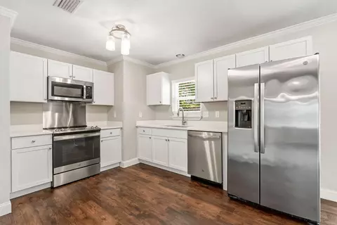 Kitchen - 65 Junior Dr, Shalimar, FL 32579 photo 4 of 7