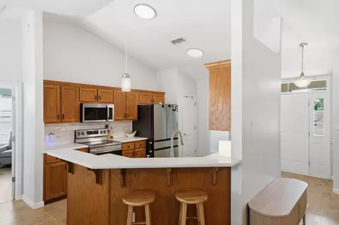 Kitchen - 2370 Barberee Dr, Crestview, FL 32536 photo 4 of 5
