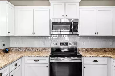 Kitchen - 239 Wainwright Dr, Crestview, FL 32539 photo 2 of 3