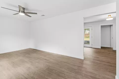 Living - 103 Jamie Ct, Crestview, FL 32539 photo 3 of 3