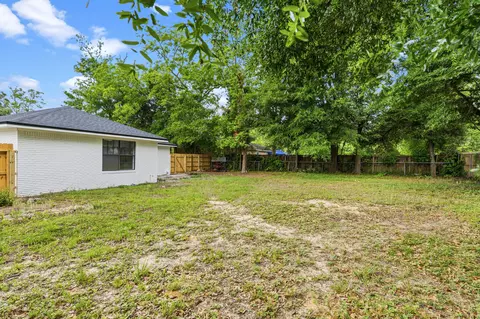 Exterior - 103 Jamie Ct, Crestview, FL 32539 photo 3 of 7