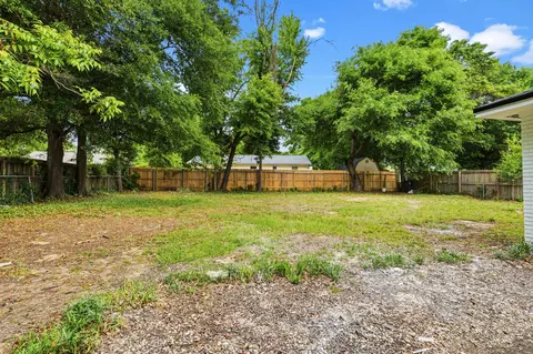 Exterior - 103 Jamie Ct, Crestview, FL 32539 photo 5 of 7