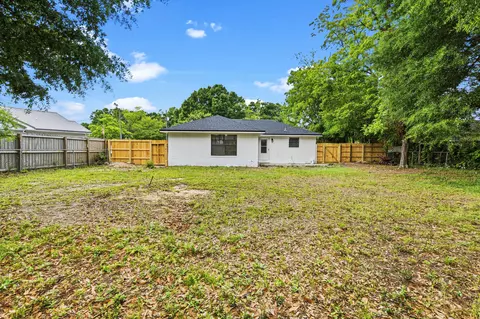 Exterior - 103 Jamie Ct, Crestview, FL 32539 photo 2 of 7