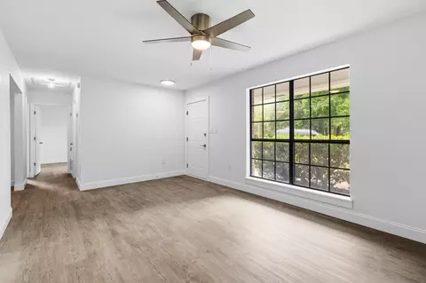 Living - 103 Jamie Ct, Crestview, FL 32539 photo 2 of 3
