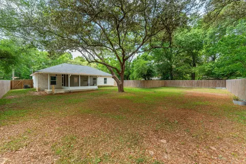 Exterior - 3105 Holley Dr, Crestview, FL 32539 photo 5 of 7