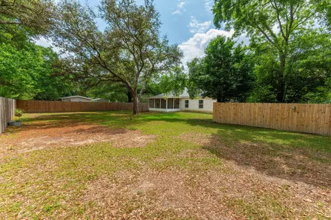 Exterior - 3105 Holley Dr, Crestview, FL 32539 photo 6 of 7