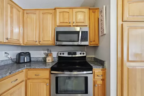 Kitchen - 123 Steeplechase Dr, Crestview, FL 32539 photo 5 of 10