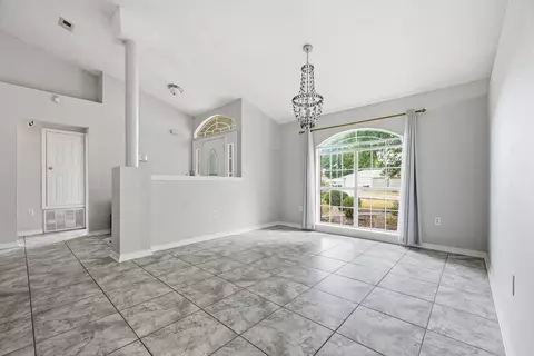 Living - 123 Steeplechase Dr, Crestview, FL 32539 photo 2 of 7