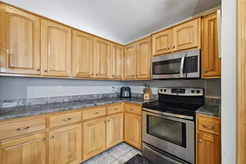 Kitchen - 123 Steeplechase Dr, Crestview, FL 32539 photo 4 of 10