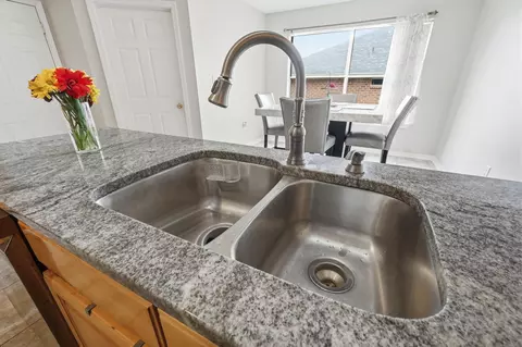Kitchen - 123 Steeplechase Dr, Crestview, FL 32539 photo 9 of 10