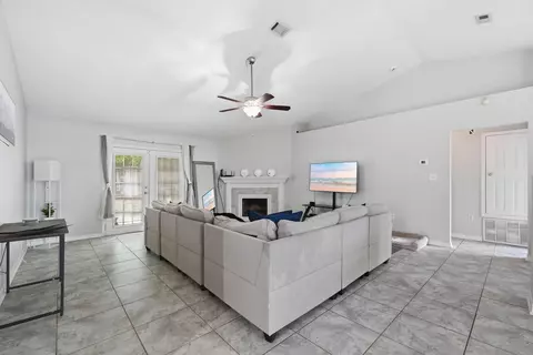 Living - 123 Steeplechase Dr, Crestview, FL 32539 photo 6 of 7