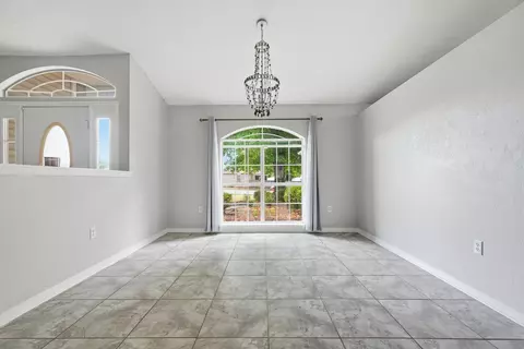 Living - 123 Steeplechase Dr, Crestview, FL 32539 photo 5 of 7