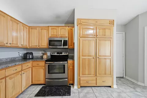 Kitchen - 123 Steeplechase Dr, Crestview, FL 32539 photo 3 of 10