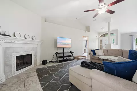 Living - 123 Steeplechase Dr, Crestview, FL 32539 photo 1 of 7