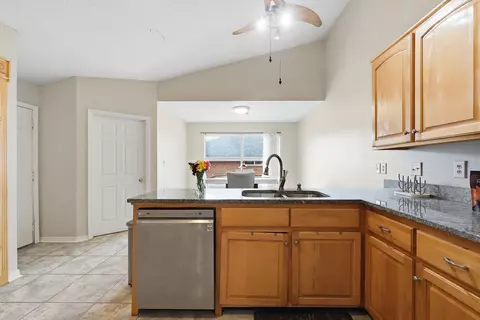 Kitchen - 123 Steeplechase Dr, Crestview, FL 32539 photo 8 of 10