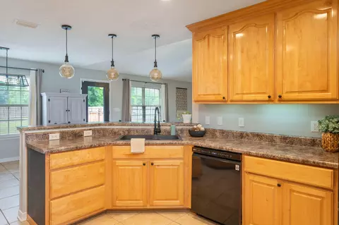 Kitchen - 1681 Lady Ln, Baker, FL 32531 photo 4 of 6