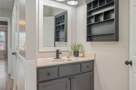 Bath - 1681 Lady Ln, Baker, FL 32531 photo 2 of 7