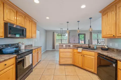 Kitchen - 1681 Lady Ln, Baker, FL 32531 photo 5 of 6