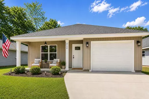 8084 Third St, Laurel Hill, FL 32567