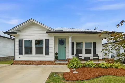 103 Penny Ln, Valparaiso, FL 32580