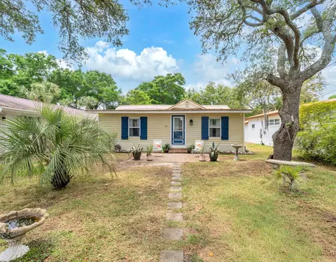 102 SE Magnolia Ave, Fort Walton Beach, FL 32548