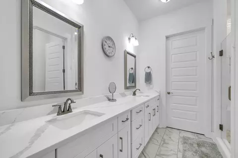 Bath - 1166 Deer Moss Loop, Niceville, FL 32578 photo 1 of 4