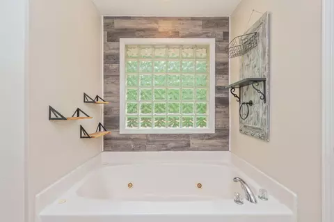 Bath - 1948 Hidden Springs Dr, Baker, FL 32531 photo 2 of 5