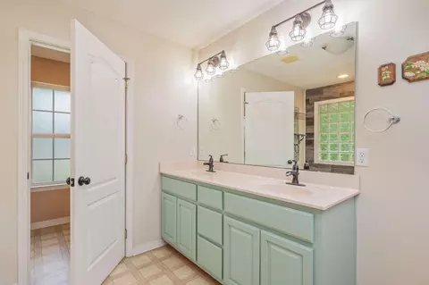 Bath - 1948 Hidden Springs Dr, Baker, FL 32531 photo 1 of 5