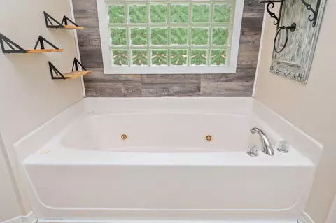 Bath - 1948 Hidden Springs Dr, Baker, FL 32531 photo 3 of 5