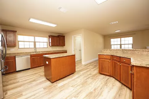 Kitchen - 2391 Barberee Dr, Crestview, FL 32536 photo 4 of 5