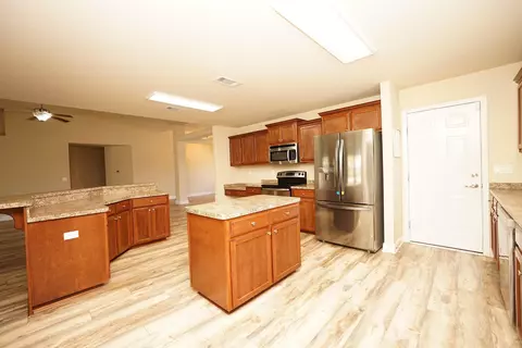 Kitchen - 2391 Barberee Dr, Crestview, FL 32536 photo 3 of 5