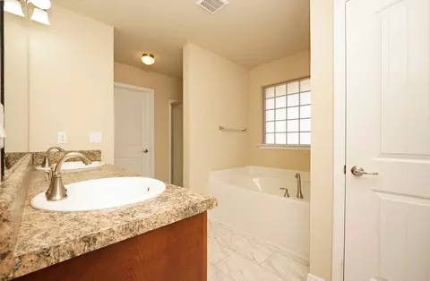 Bath - 2391 Barberee Dr, Crestview, FL 32536 photo 1 of 4
