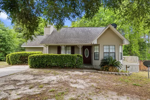 207 W Pinoak Ct, Crestview, FL 32539