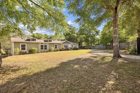 748 Phillips Dr, Freeport, FL 32439