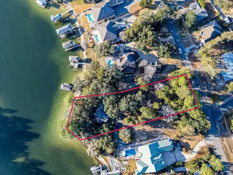 15 Poquito Rd, Shalimar, FL 32579