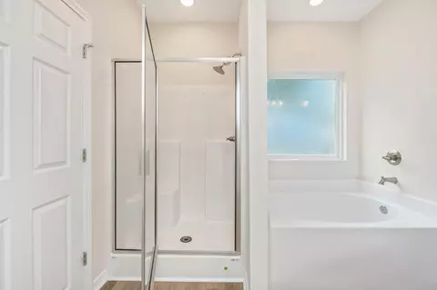 Bath - 3156 Forrest Ave, Crestview, FL 32539 photo 3 of 7