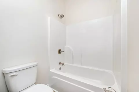 Bath - 3156 Forrest Ave, Crestview, FL 32539 photo 6 of 7