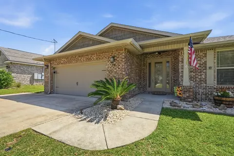 38 Marlborough Rd, Shalimar, FL 32579