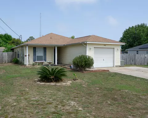 1990 Pentagon St, Gulf Breeze, FL 32563