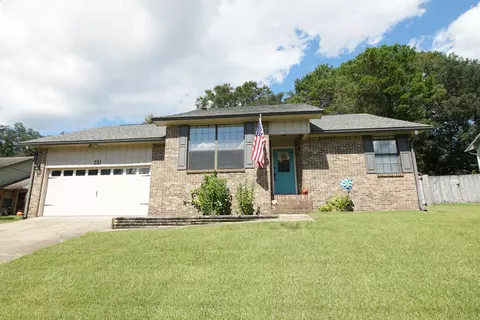 221 Karen Ct, Niceville, FL 32578
