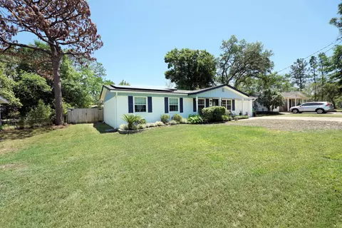 12 Berwick Cir, Shalimar, FL 32579