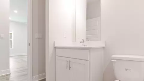 Bath - 8182 Fox Hunt Dr, Milton, FL 32583 photo 3 of 6