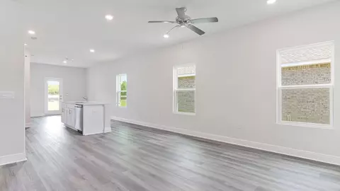 Living - 8182 Fox Hunt Dr, Milton, FL 32583 photo 3 of 4