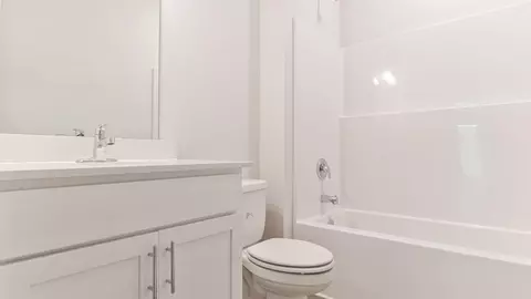 Bath - 8182 Fox Hunt Dr, Milton, FL 32583 photo 2 of 6