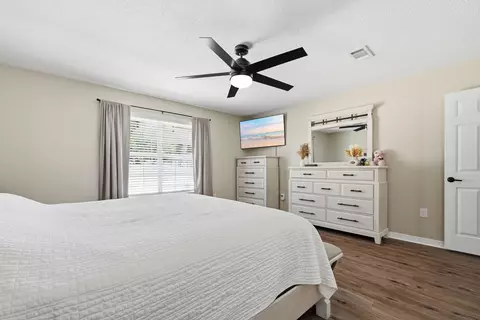 Bedroom - 2672 Paddock Cir, Crestview, FL 32536 photo 2 of 5