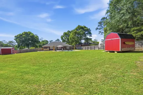 Exterior - 2672 Paddock Cir, Crestview, FL 32536 photo 9 of 11
