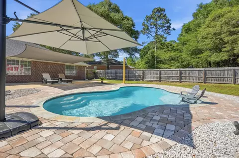 Exterior - 2672 Paddock Cir, Crestview, FL 32536 photo 4 of 11