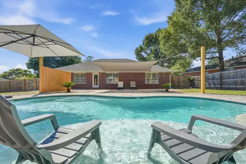 Exterior - 2672 Paddock Cir, Crestview, FL 32536 photo 1 of 11